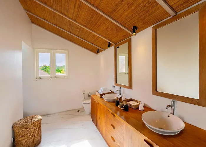 Hotel Mahameru 4*